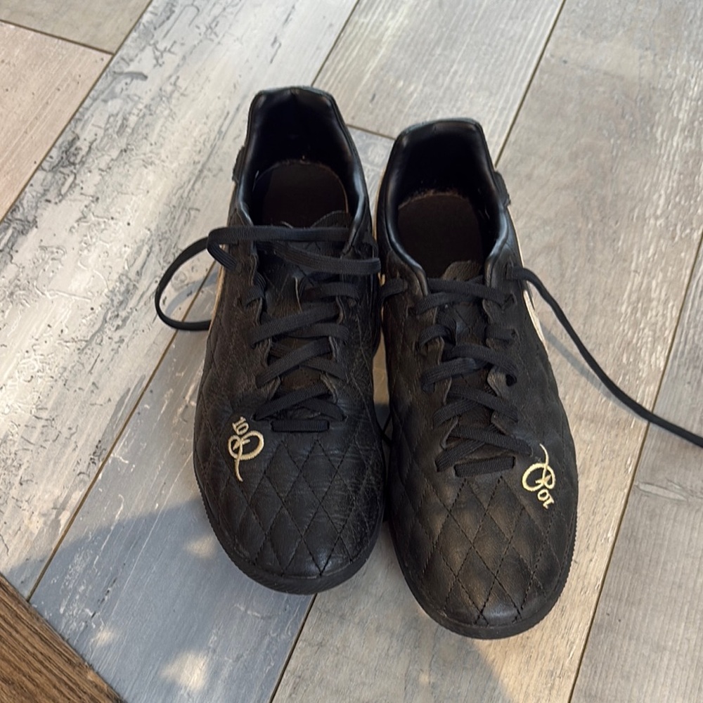 NikeTurf sneakers size 6.5 barely worn